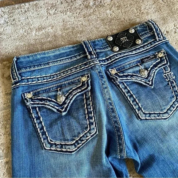 Miss Me Easy Capri Rhinestone Embellished Rear Pockets Western Straight Leg Jean - Picture 11 of 14